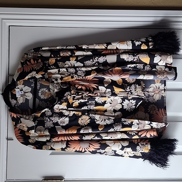 Vintage Retro Front Button Shirt w/ Faux Fur Trim & Shorts Set, Pre-Loved, Sz. L - Picture 4 of 16